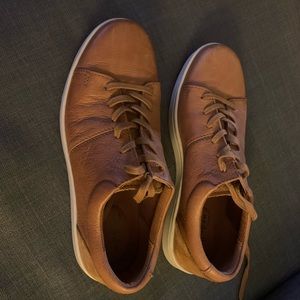 Clarks brown leather sneaker/shoe in men size 8